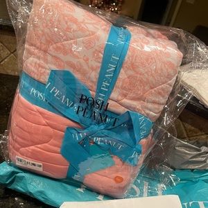 ✨SOLD✨ Posh Peanut Quilt in Martina